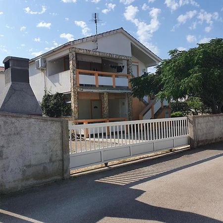 Lipa Mare Vir Apartment Exterior photo